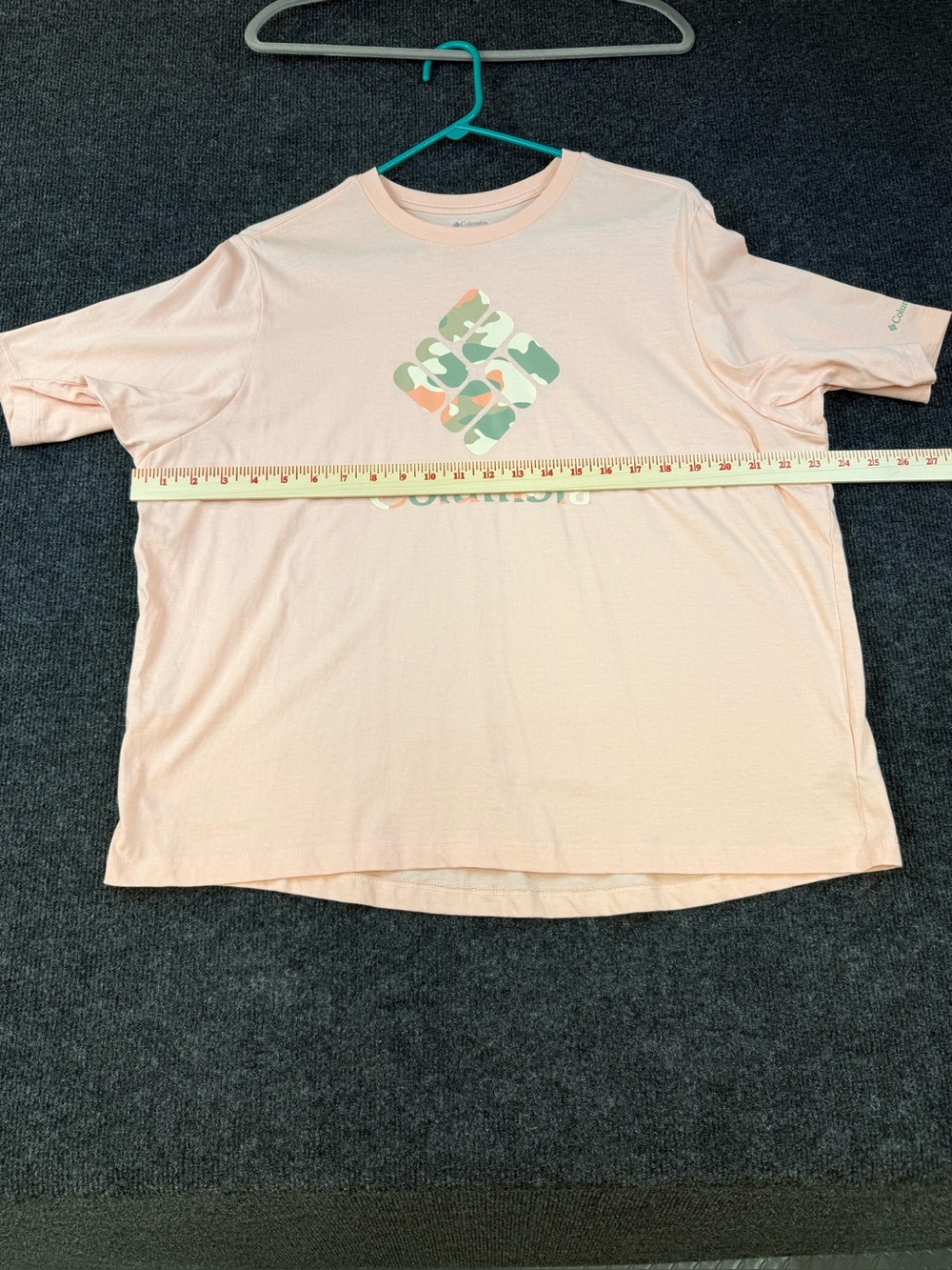Columbia Light Peach with Camo Graphic Short-Sleeve Tee Women X Large